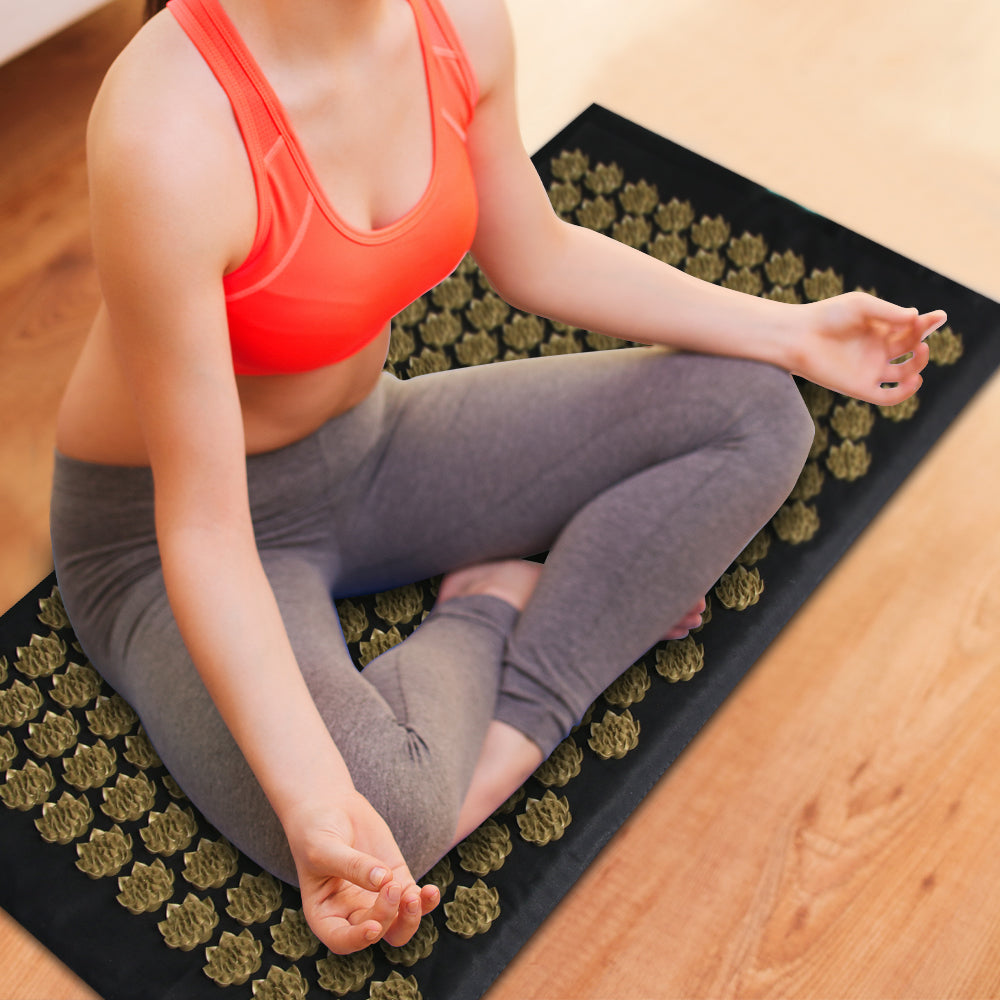 Kit PuraDorse : tapis d'acupression et coussin cervical en situation