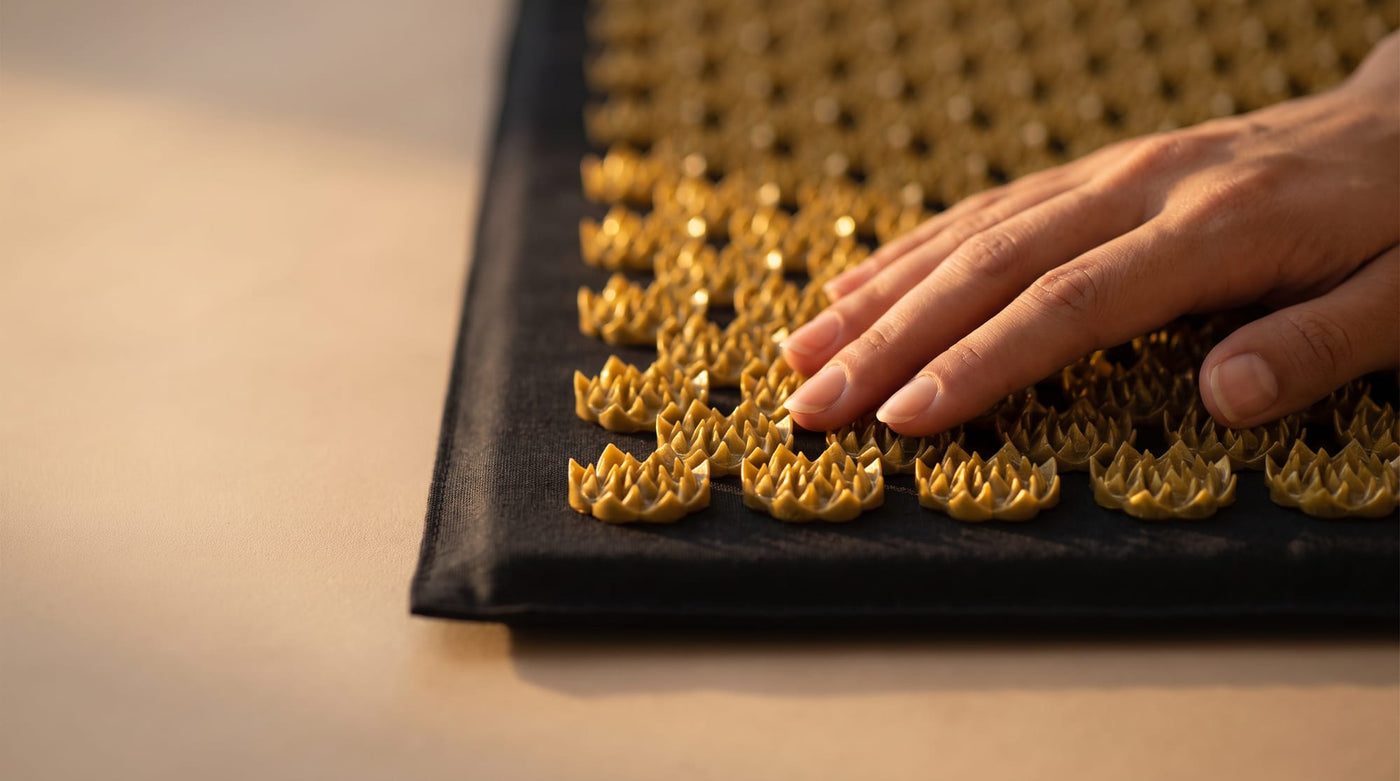 Gros plan sur les picots en forme de lotus du tapis d'acupression PuraDorse