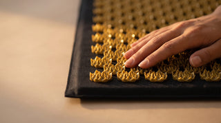 Gros plan sur les picots en forme de lotus du tapis d'acupression PuraDorse